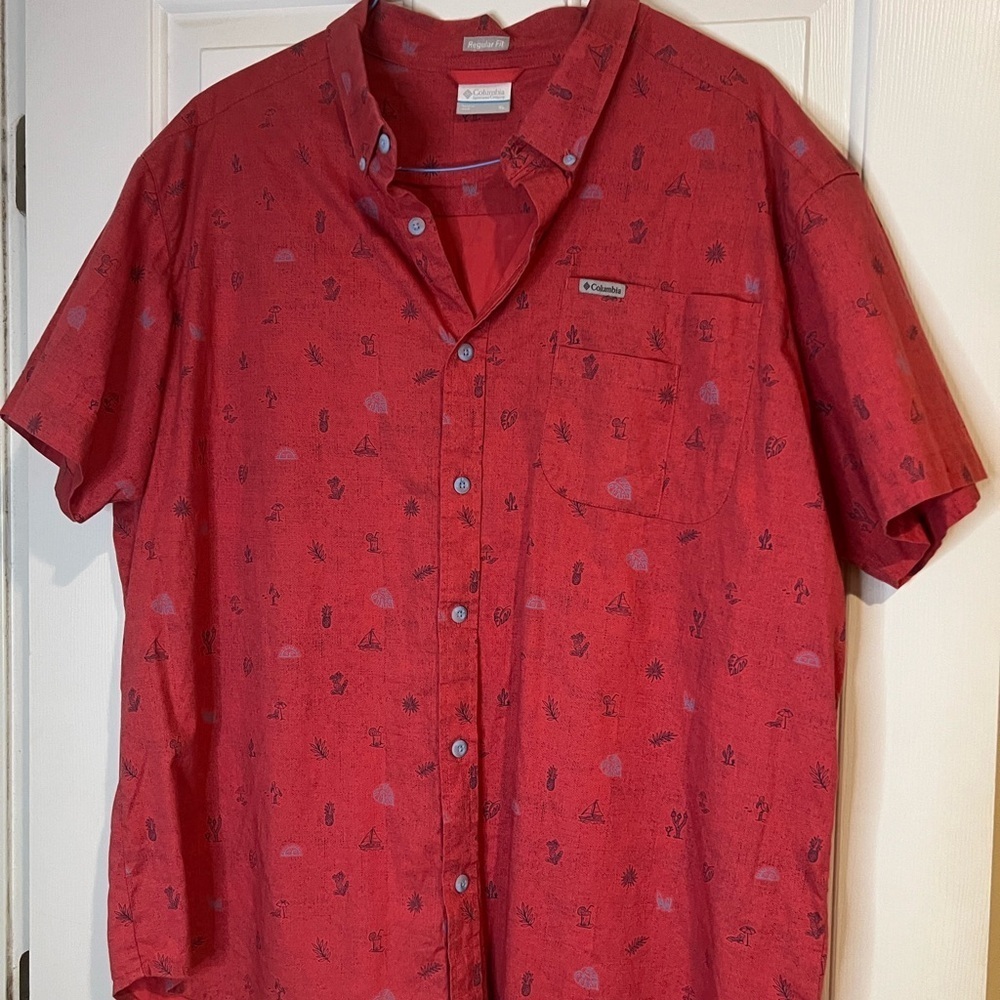 Columbia Men's Red Short Sleeve Shirt XL